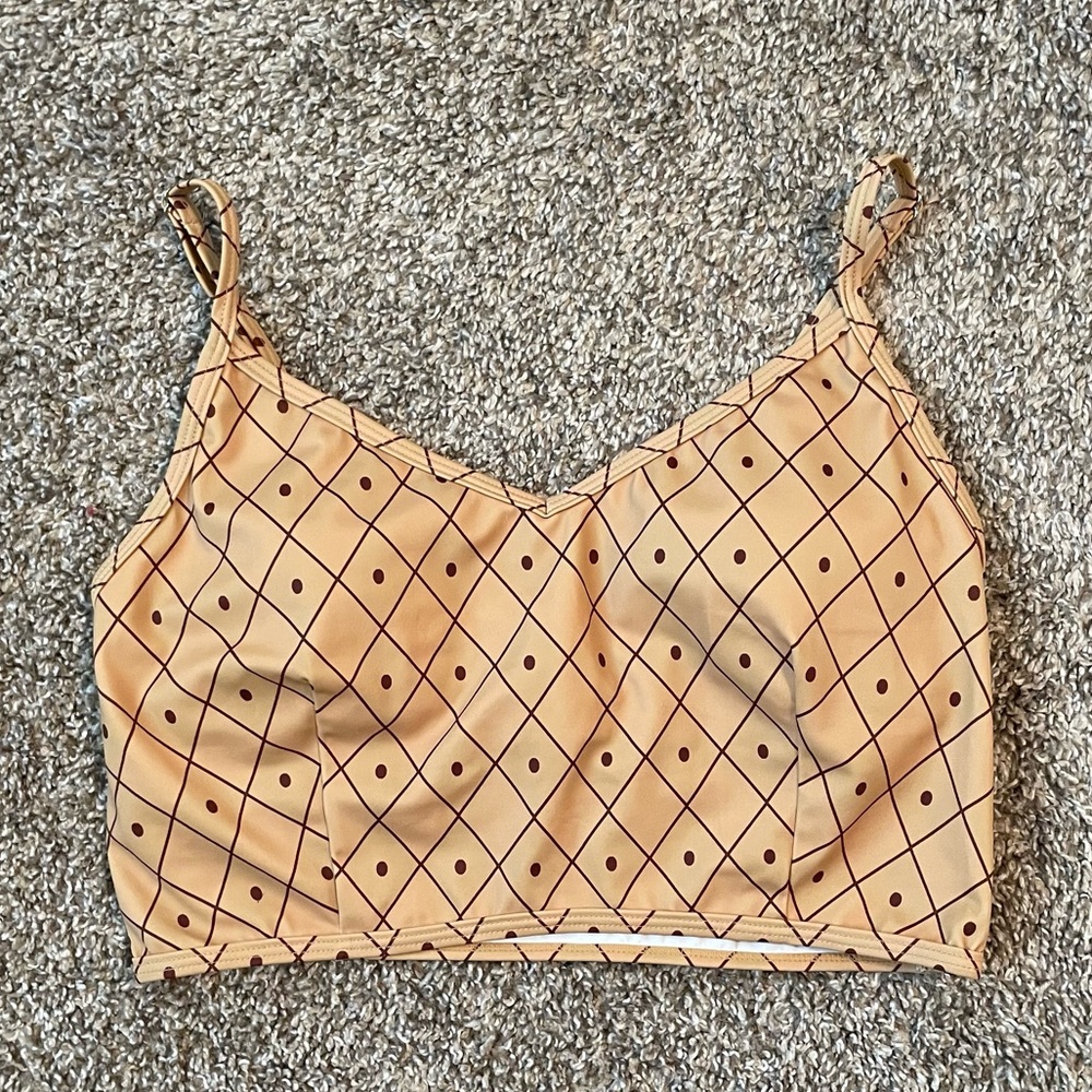 🍍Kortni Jeane Birthday Pineapple V’d Crop